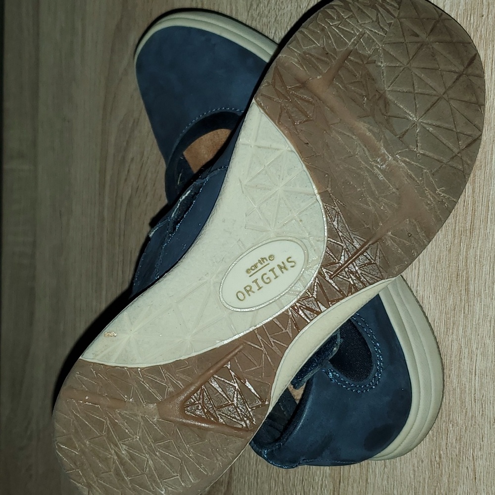 Earth origins Mary Jane blue suede shoe. 7 - Picture 9 of 9